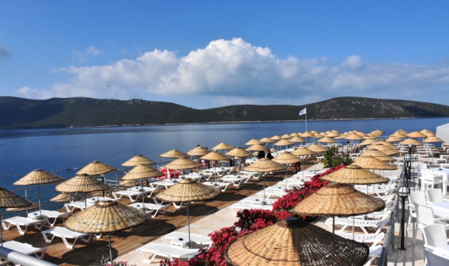 Emeklilere Müjde: Halk Plajlarında Ücretsiz Şezlong ve Şemsiye!