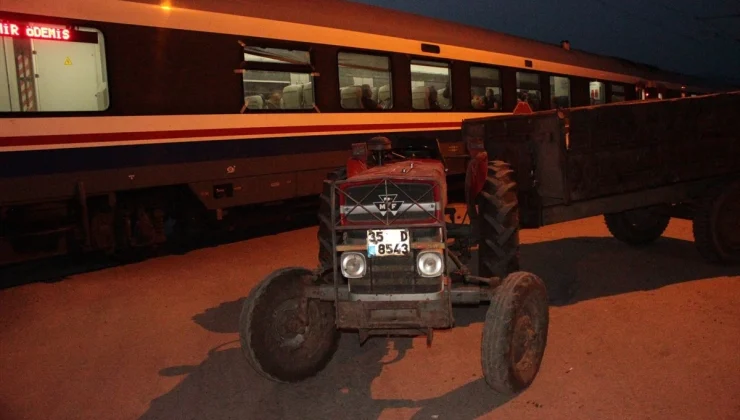 Ödemiş’te Tren ile Çarpışan Traktör Sürücüsü Kurtuldu