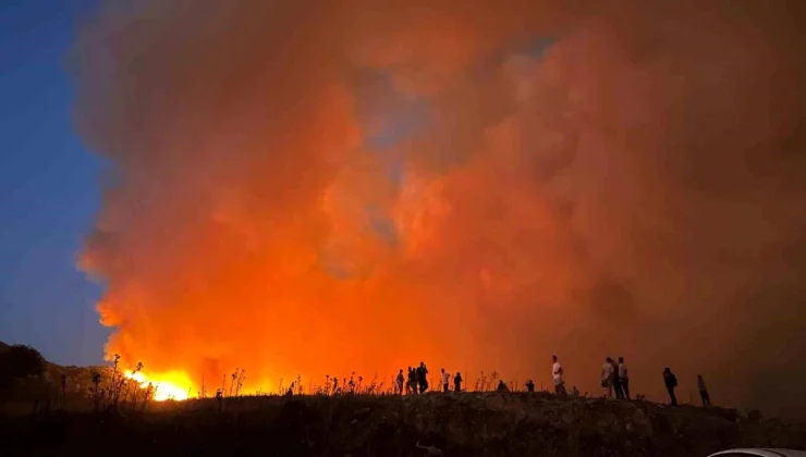 İzmir Karşıyaka’da 26 Saattir Sürüyor: Yangın 10 Katlı Apartmanı Tehdit Ediyor