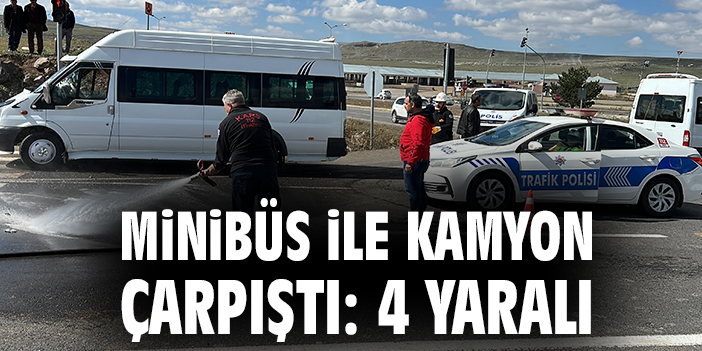 Kars’ta Minibüs ile Kamyon Çarpıştı: 4 Yaralı!