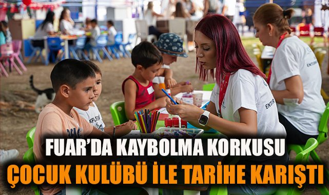 web sitesinde haber muhabirisin bu içeriğe göre dikkat çekici başlık yazar mısın. Başlığın uzunluğu en fazla 50 karakter olsun 
İzmir Büyükşehir Belediyesi İZELMAN Anaokulları tarafından her yıl İzmir Enternasyonal Fuarı süresince hizmet veren Çocuk Kulübü, çocuklara eğitici ve eğlenceli atölyeler düzenliyor. Çocuklarını kulübe emanet ederek fuarın keyfini çıkaran ebeveynler ise “İZELMAN Çocuk Kulübü sayesinde fuarda kaybolma korkusu yaşamıyoruz” diyor. 93 yıldır kapılarını açan İzmir Enternasyonal Fuarı bu yıl da birbirinden farklı etkinlikleriyle yurttaşlarla buluşmaya devam ediyor. İzmir Büyükşehir Belediyesi’ne bağlı İZELMAN Anaokulları ise Çocuk Kulübü hizmetiyle çocuklara eğlenceli ve eğitici atölyeler düzenliyor. İzmirlilerin sıklıkla dillendirdiği “fuarda kaybolma korkusu” ise Çocuk Kulübü ile adeta tarihe karışıyor. Fuarda çeşitli aktivitelere katılırken hem çocuklarını mutlu etmek hem de onları gönül rahatlığı ile emanet etmek isteyen ebeveynler, Çocuk Kulübü’nün yolunu tutuyor. Nüfus cüzdanları ile birlikte çocuklarını kulübe teslim eden anne babalar, 1 saatlik zaman diliminde fuarın keyfini çıkarıyor. 4-7 yaş arası çocuklar için <br>Çocuk Kulübü hakkında bilgi veren İZELMAN Buca Anaokulu Şefi Senay Gelen, “İZELMAN Anaokulları olarak fuarımızda 7 çocuk atölyesi gerçekleştiriyoruz. Çocuklarla eğitici ve eğlenceli zamanlar geçiriyoruz. Çocuklarını bize güvenle bırakıp fuarı gezmek isteyen ebeveynler, kimlikle birlikte çocuklarını bize bırakıyor. 4-7 yaş arası çocukları kulübümüze kabul ediyoruz ve öğretmenlerimizle birlikte çocuklara yönelik çocuk yogası, fen ve doğa, cimnastik, sanat ve beceri, akıl oyunları, origami ve serbest zaman atölyeleri yapıyoruz. Çocuklar açık havada zaman geçirirken çok mutlu oluyor. Bu sırada ebeveynler de fuarda rahatça vakit geçirebiliyor” dedi.“Küçükken kaybolmuştum ama şimdi güvenle çocuğumu emanet ediyorum”<br>5,5 yaşındaki ikiz çocukları Lila ve Berk’i 2 yıldır Çocuk Kulübü’ne emanet eden Zeynep Aksel Altındağ, “Böyle bir hizmet verildiği için çok mutluyuz. Çocuklarımı 1 saatliğine güvenle emanet edebildiğim, öğretmenlerimizin her zaman güler yüzle karşıladığı, çok verimli aktivitelerin yapıldığı bir alan kurulmuş. Çocukları kulübe emanet edip etkinlik alanlarını geziyorum ve fuarın keyfini çıkarıyorum. Eskiden çocuklarımızı emanet edebileceğimiz bir yer ve bu kadar güvenlik görevlisi yoktu. Küçükken fuarda kalabalığın içinde kaybolmuştum ve güvenliği bulana kadar çok ağladığımı hatırlıyorum. Çocukları fuara getirirken her zaman yanımdan ayrılmamaları için tembih ederim ama buraya geldiğimizde onları güvenle emanet ediyorum. Çünkü çocukların dışarı çıkmasına asla izin verilmiyor. Bu konuda çok başarılı ve dikkatliler. Fuara ve Çocuk Kulübü’ne gelmeye devam edeceğiz” dedi. “Fuarda çekirdek çitliyorum, konser dinliyorum”<br>5,5 yaşındaki Türkan Canay Yıldız’ı kulübe emanet eden Fatma Özbay Yıldız, “Bu hizmetten 3 yıldır yararlanıyoruz. 2 yıldır da her akşam fuardayız. 1 saatliğine kızımı buraya bırakıyorum ve fuarda çekirdek çitliyorum, konser dinliyorum. Eskiden yeğenimizi fuara getirmiştik ve bir anda kaybolmuştu. Sonrasında kendisini bulduk ama o korkuyla canımızdan can gitmişti. Şimdi ise çocuklarımızı buraya güvenle teslim ediyoruz. Buraya çok güveniyoruz, öğretmenlerimizin çok güzel eğitim verdiğini düşünüyoruz. Ben 48 yaşında anne oldum ve öğretmenlerimiz çocuklara yeni ve eğitici konular öğretiyor. Bu da beni çok mutlu ediyor” ifadelerini kullandı. <br>İZELMAN Anaokulları Çocuk Kulübü, fuarın kapanış günü olan 9 Eylül’e kadar 18.00-23.00 saatleri arasında hizmet verecek. 