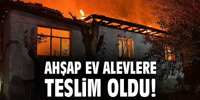 Çevik Köyü’nde Ahşap Ev Küllerine Karıştı!