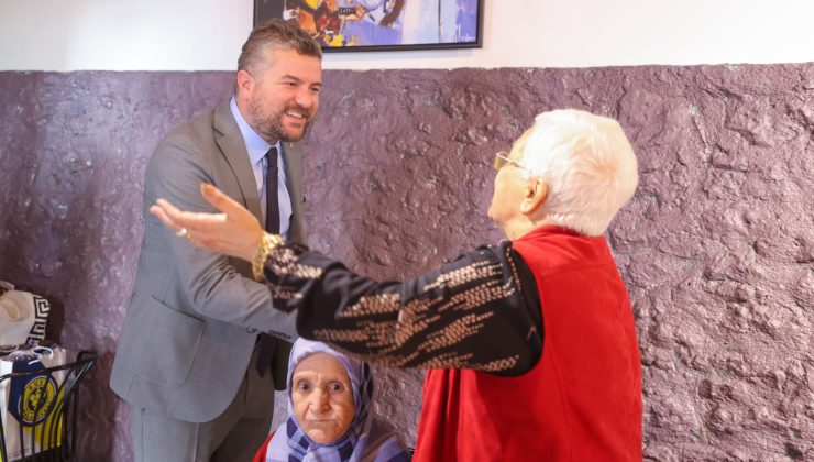 Buca Belediye Başkanı Görkem Duman, ikinci bahar yaşayan çiftlerin heyecanına ortak oldu