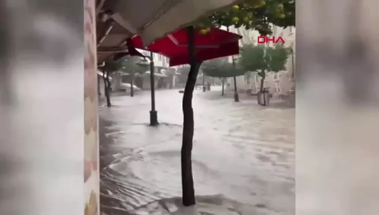 Çeşme’de Sağanak: Sokaklar Gölleştikçe Sürükleniyor!