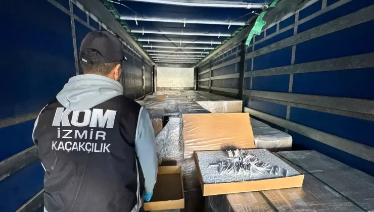 İzmir’de 2.4 Milyon Makaron Ele Geçirildi!