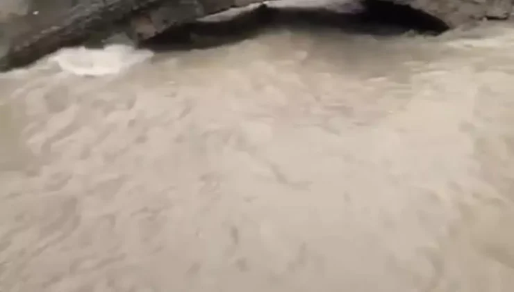 Çeşme’yi Vuran Sağanak: Evler Su İçinde!