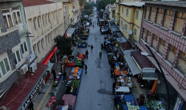 Tire Salı Pazarı: 2 Bin Tezgahla Gelenek Yaşıyor!