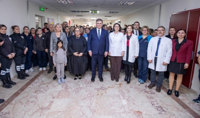 Başkan Tugay, Eşrefpaşa Hastanesi’ni Kutladı!