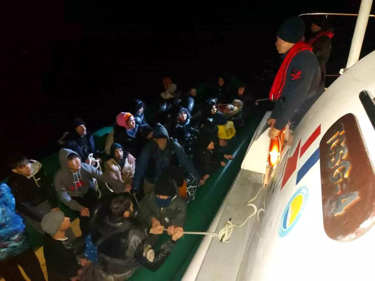 İzmir’de 40 Düzensiz Göçmen Kurtarıldı!