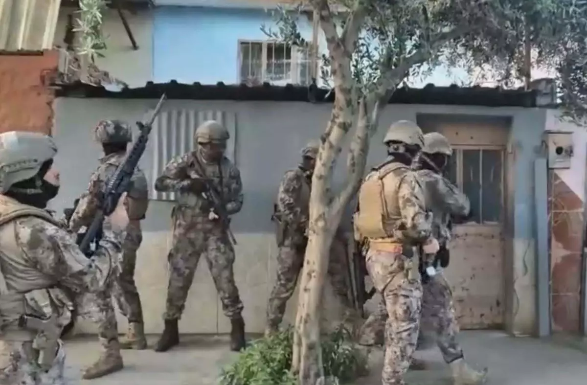 İzmir ve Manisa’da FETÖ Operasyonunda 10 Gözaltı!