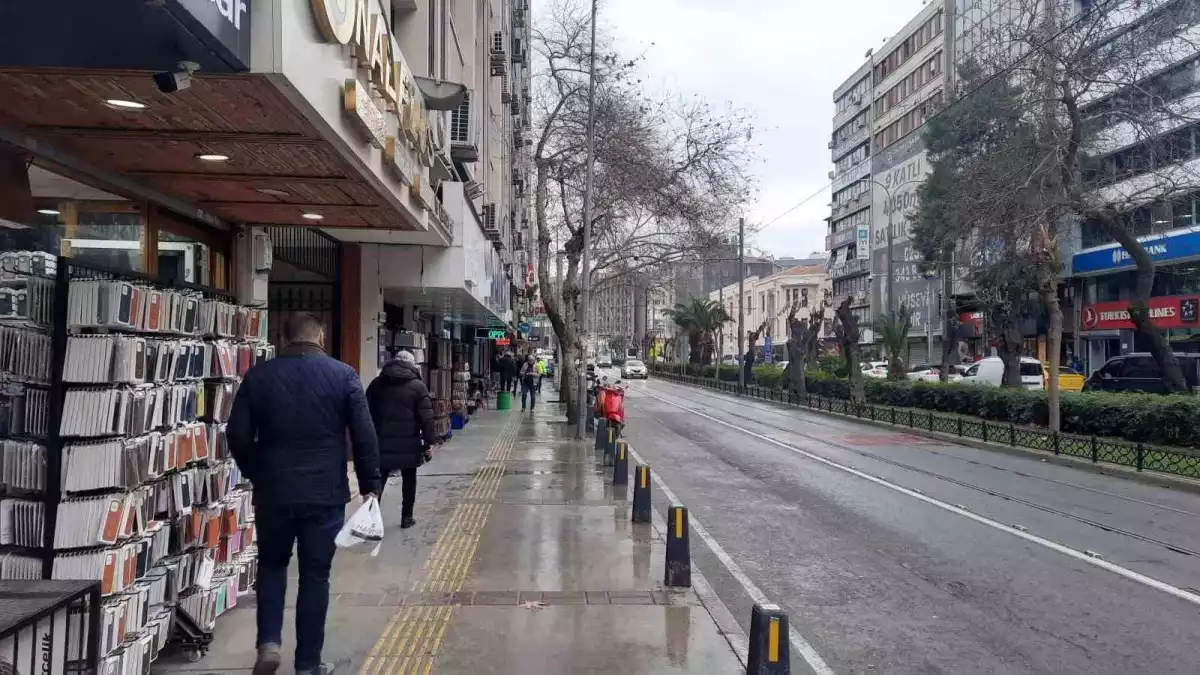 Ege’de 5,2 Büyüklüğünde Deprem Panik Yarattı