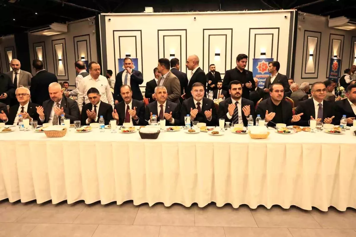 Saygılı: Gençlerimizi kirli oyunlara alet etmeyin!