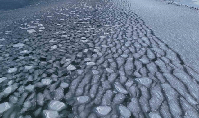 Bitlis’te Sibirya Soğukları: Van Gölü Buz Tutdu!