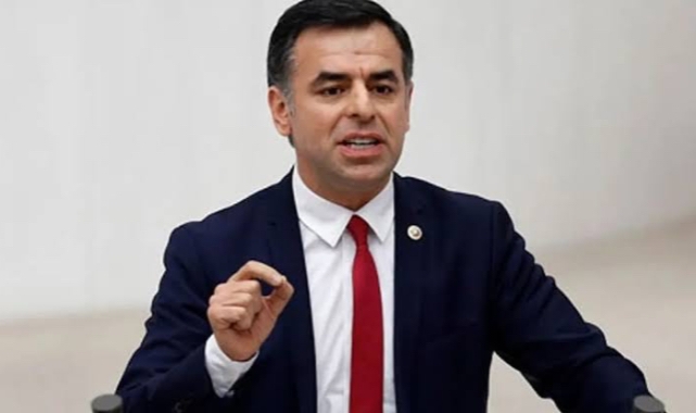 Yarkadaş: Atatürk’ün Yerine İmamoğlu’nun Posterleri!
