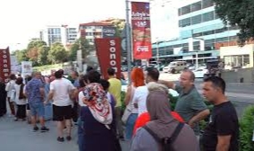 Beşiktaş’ta Market Açılışına Akın! Uzun Kuyruklar oluştu