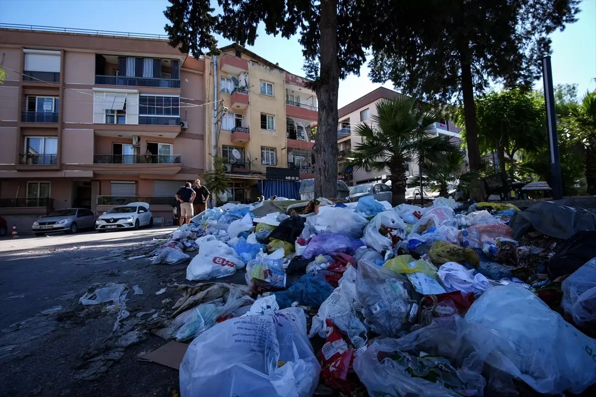 Buca’da Çöp İsyanı: Koku Ve Pislik İçinde Yaşıyoruz!