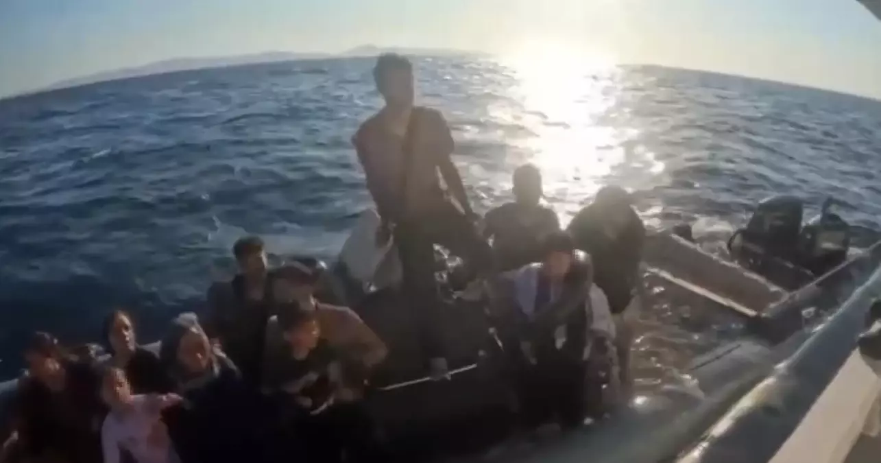 Kaçak Göçmenler Batmaktan Kurtarıldı!