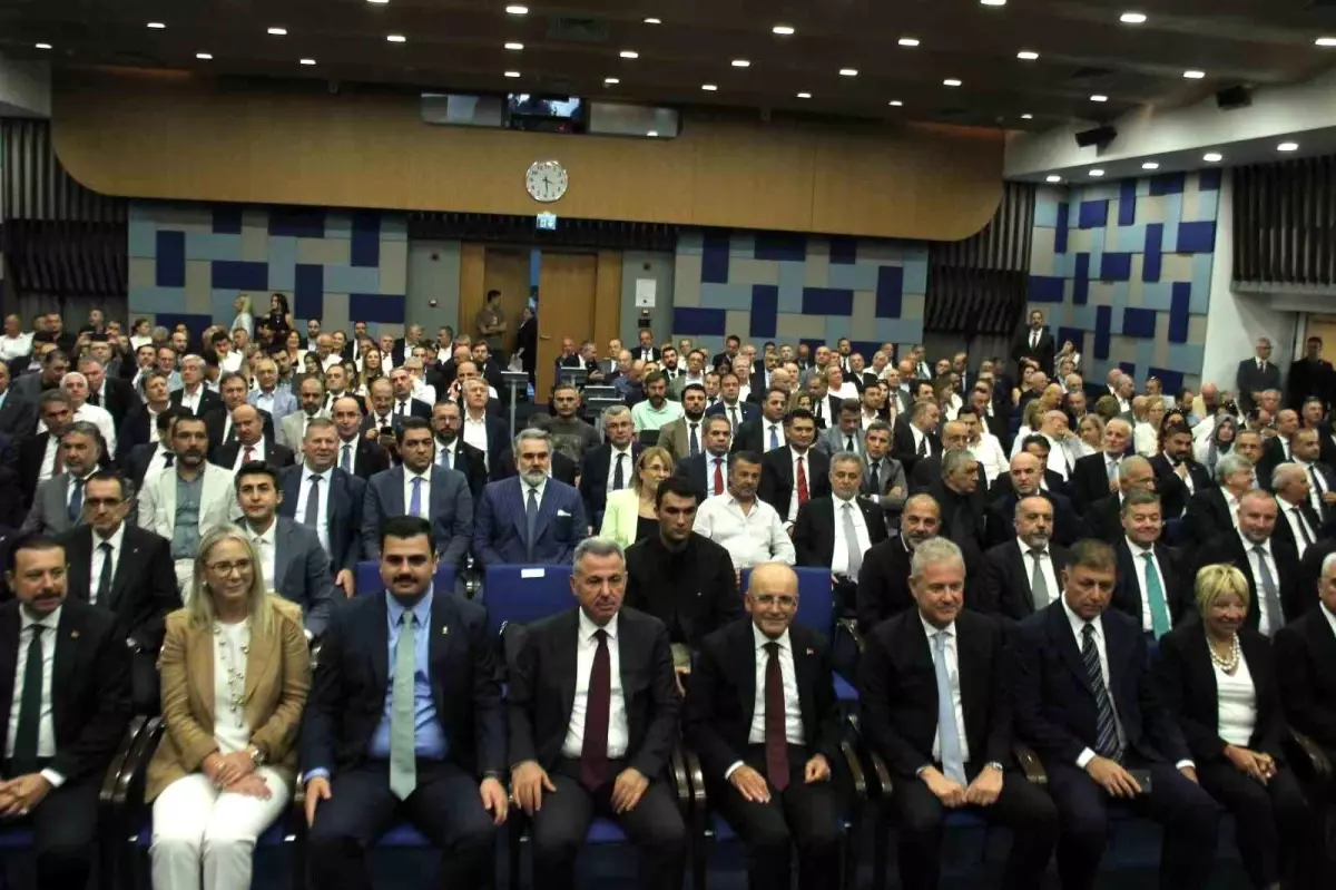 Mehmet Şimşek İzmir’de İş Dünyasıyla Buluştu