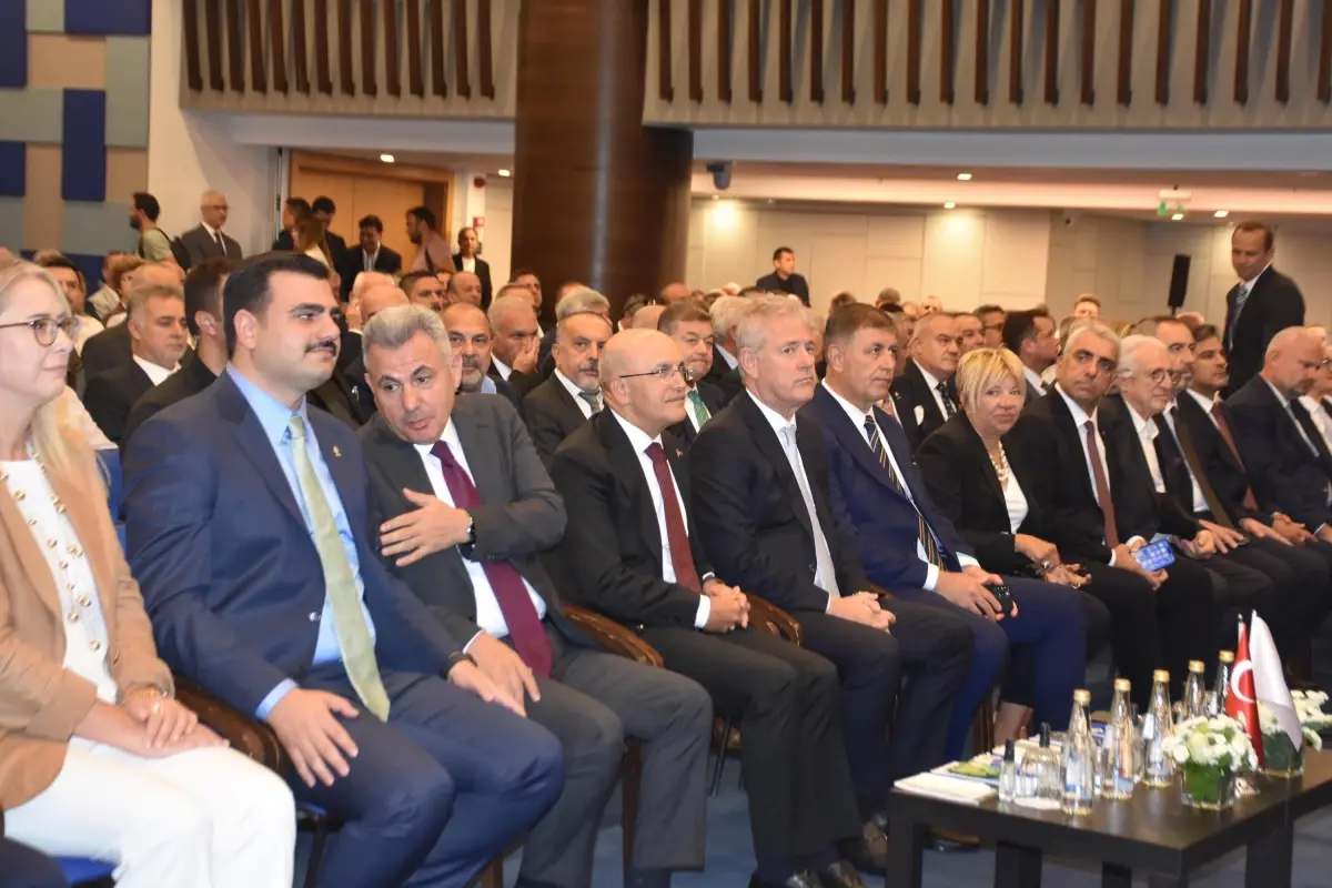 Şimşek İzmir’de İş Dünyasıyla Buluştu