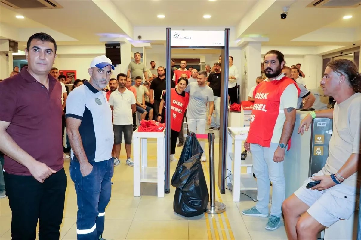 Buca Belediyesi İşçileri Maaşları İçin Eylemde!