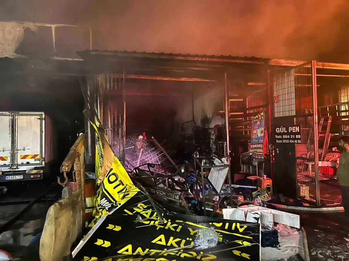 İzmir’de Oto Tamircide Yangın: 7 İş Yeri Kül Oldu!