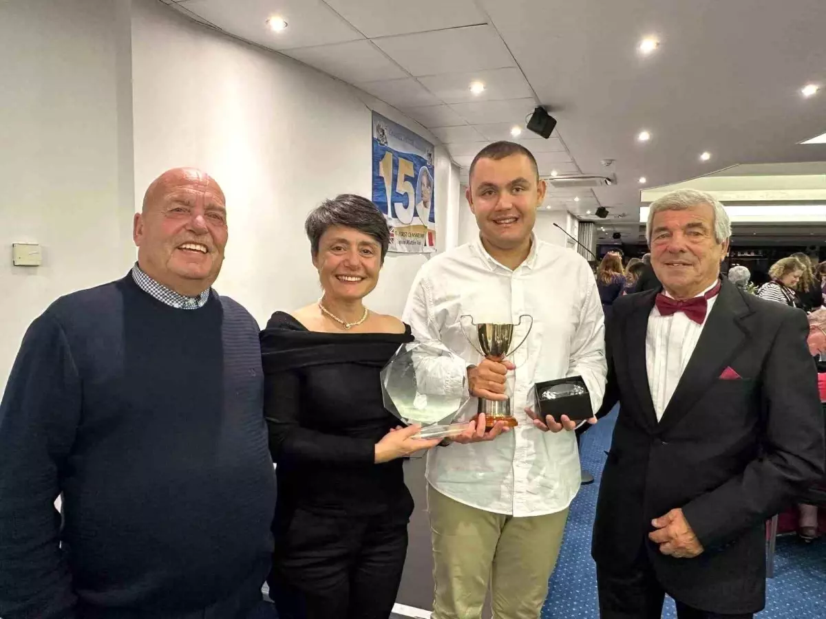 Başarılı Yüzücü Tuna Tunca, Manş’ı Aşarak Tarih Yazdı