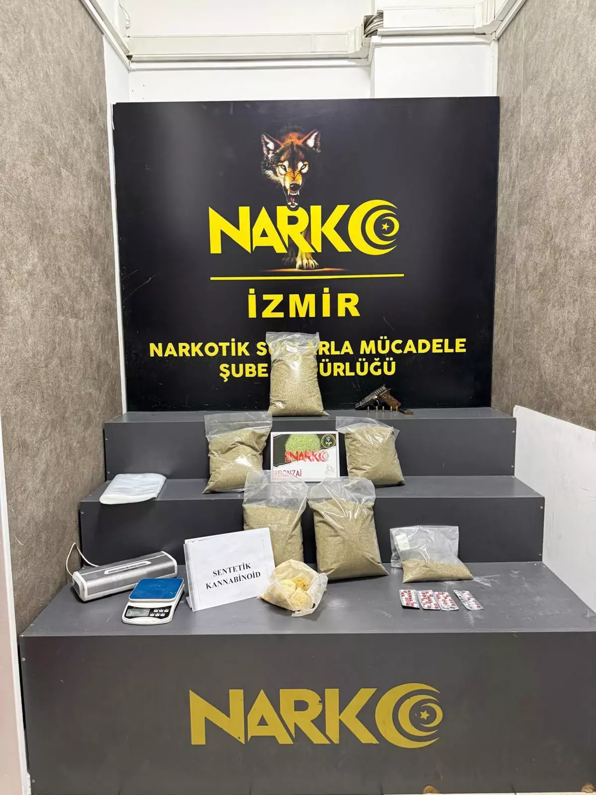 İzmir’de Evde 7 Kilo Uyuşturucu Ele Geçirildi!