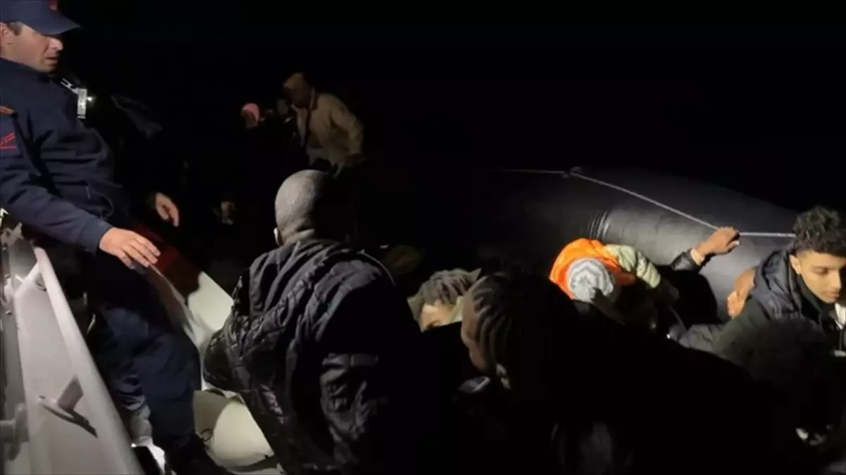 Foça açıklarında 36 düzensiz göçmen kurtarıldı!