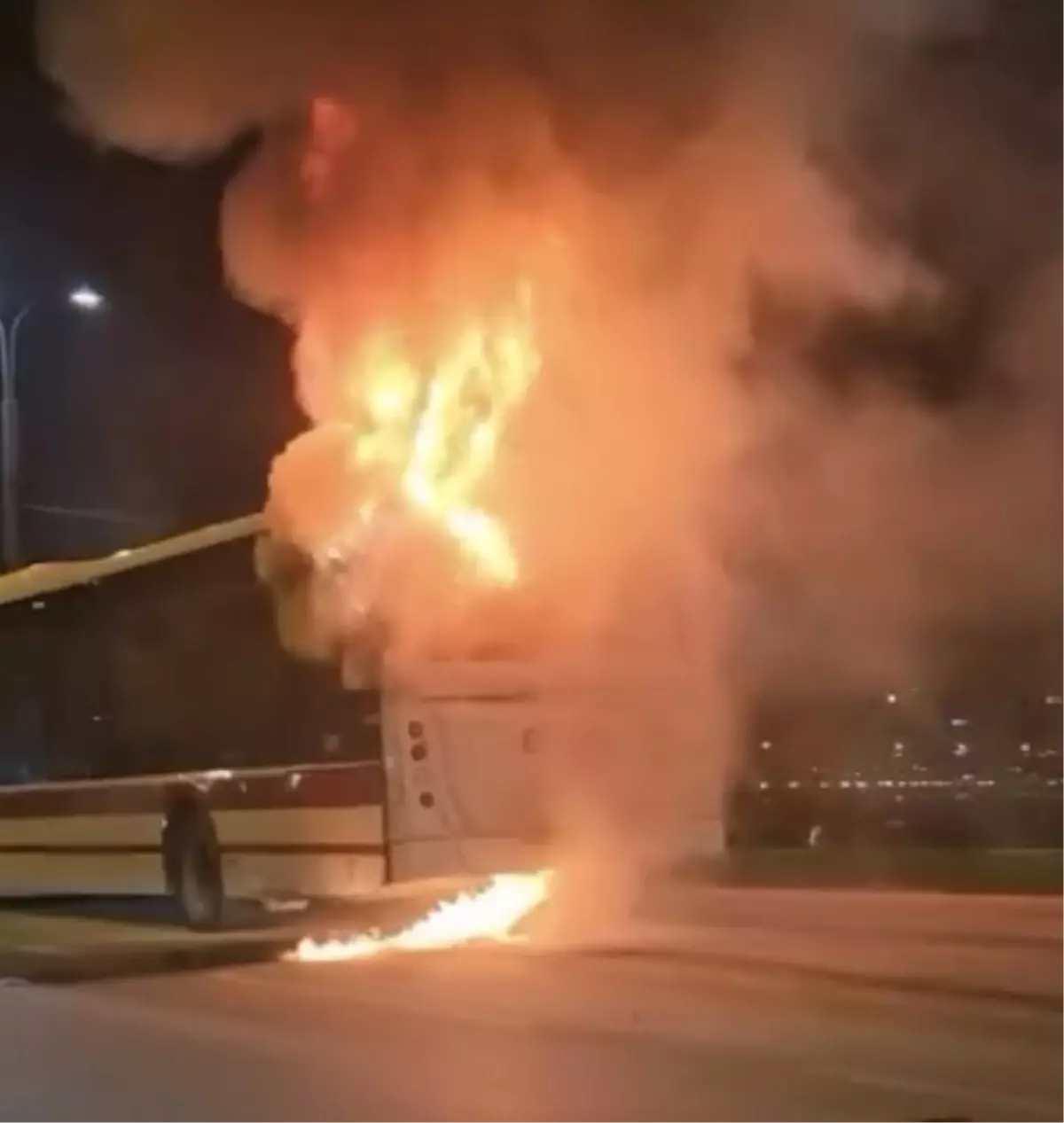 Konak’ta ESHOT Otobüsünde Yangın Paniği!