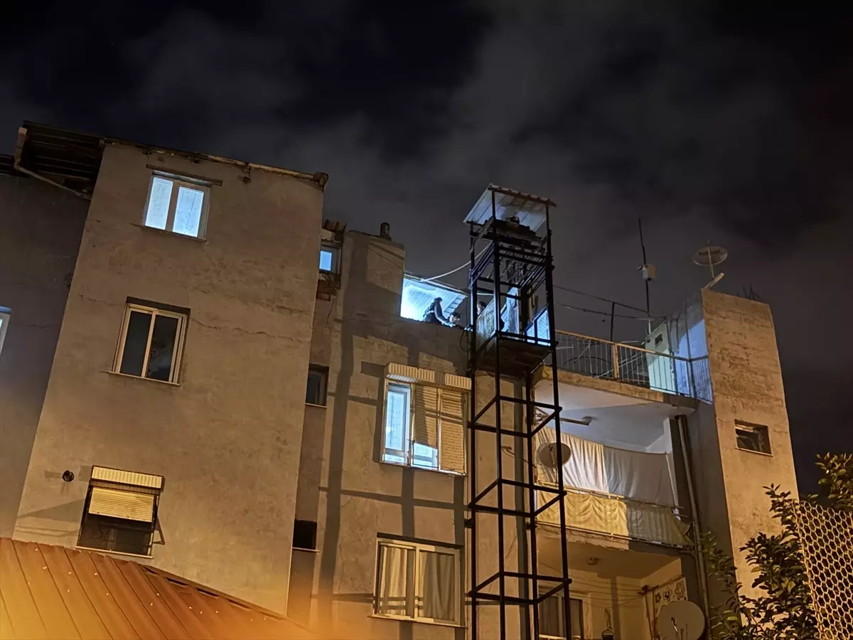 Engelli Kardeşi İçin Yaptığı Asansörden Düştü!