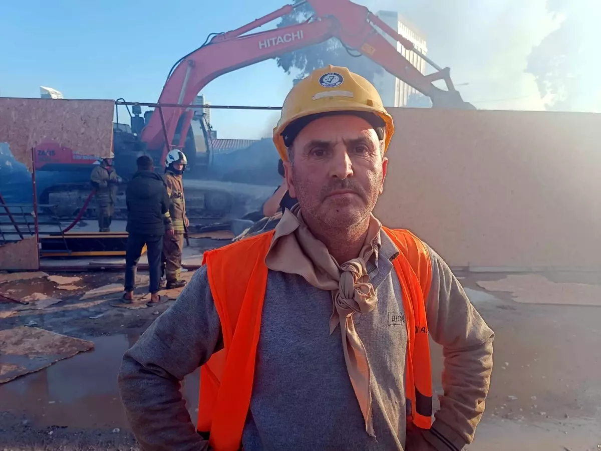 Bayraklı’da Şantiye Yangını: 12 Konteyner Yandı!