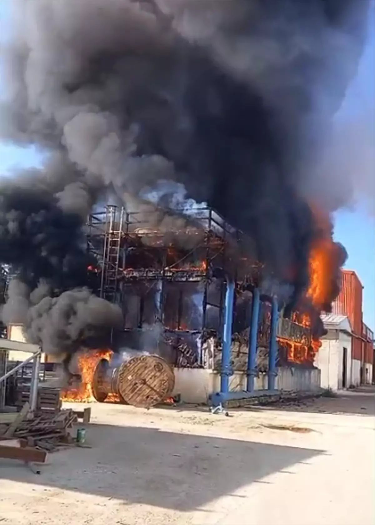 Ödemiş’teki Salça Fabrikasında Yangın Çıktı!