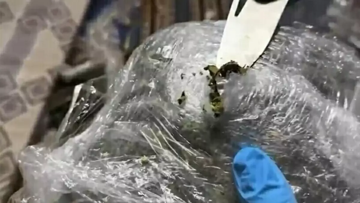 Buca’da Uyuşturucu Operasyonu: 550 Bin Hap Ele Geçirildi!