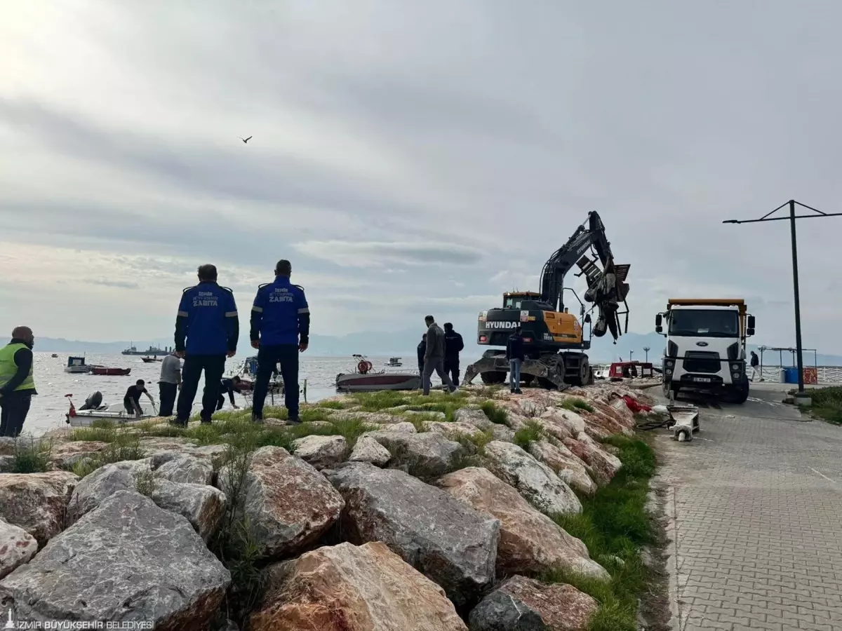 İzmir’de Kaçak İskelelere Yıkım Başladı!