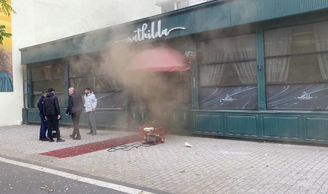 Yenibağlar’da Restoran Mutfak Yangını Paniğe Neden Oldu!