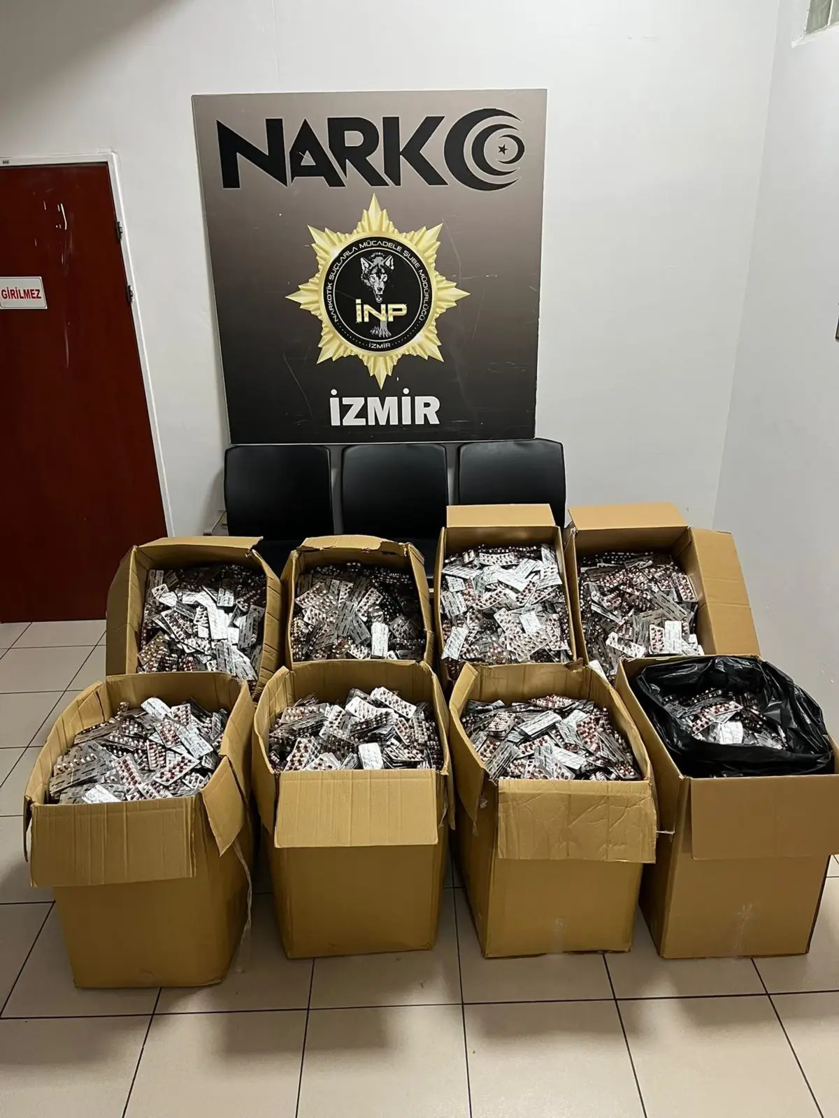 İzmir’de 68 Bin Sentetik Hap Operasyonu!