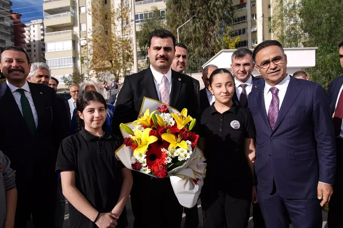 İzmir’de Eğitim Yatırımları Hızla Artıyor!