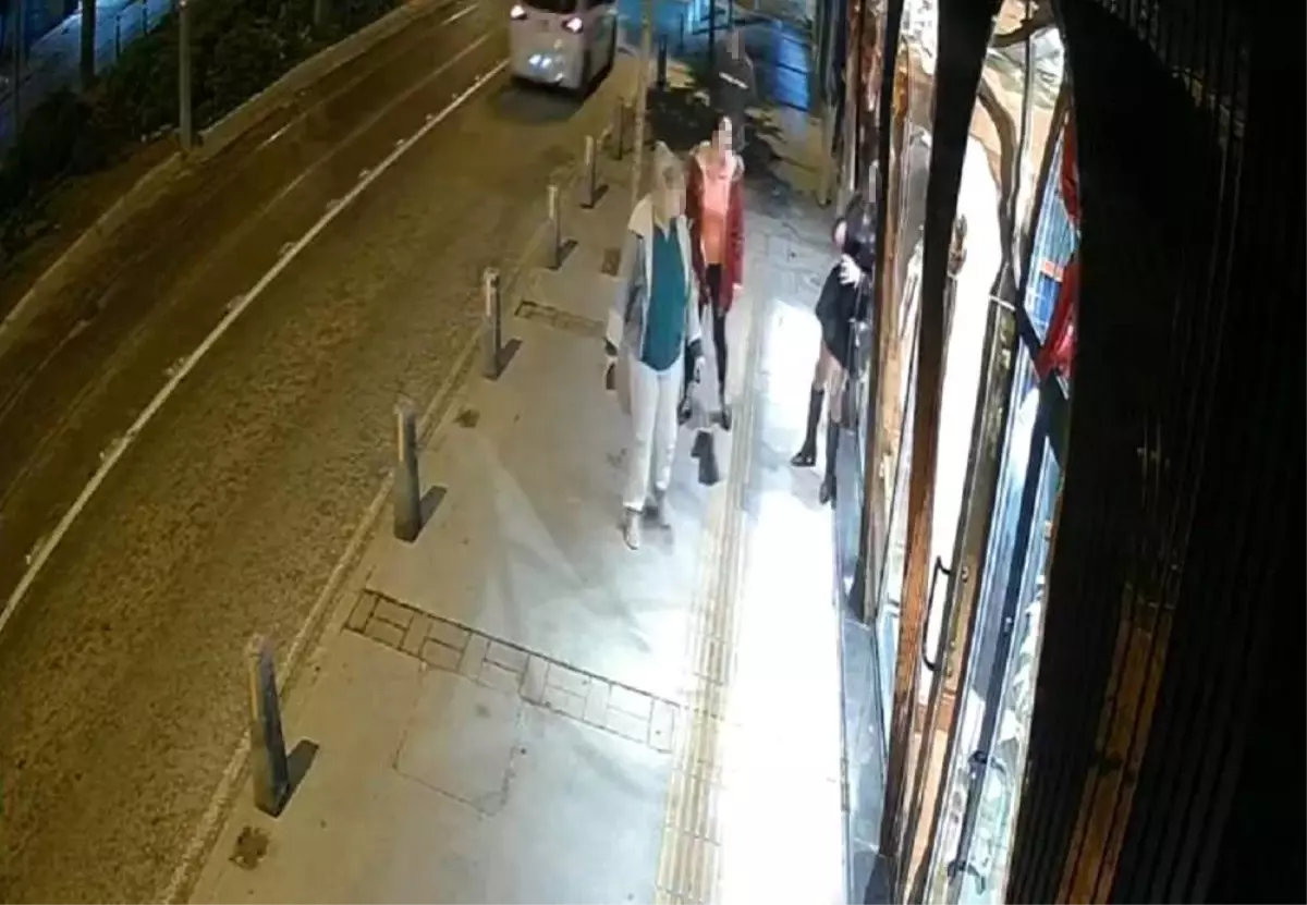 Alkollü Travesti, Vitrine Kafasıyla Vurdu!