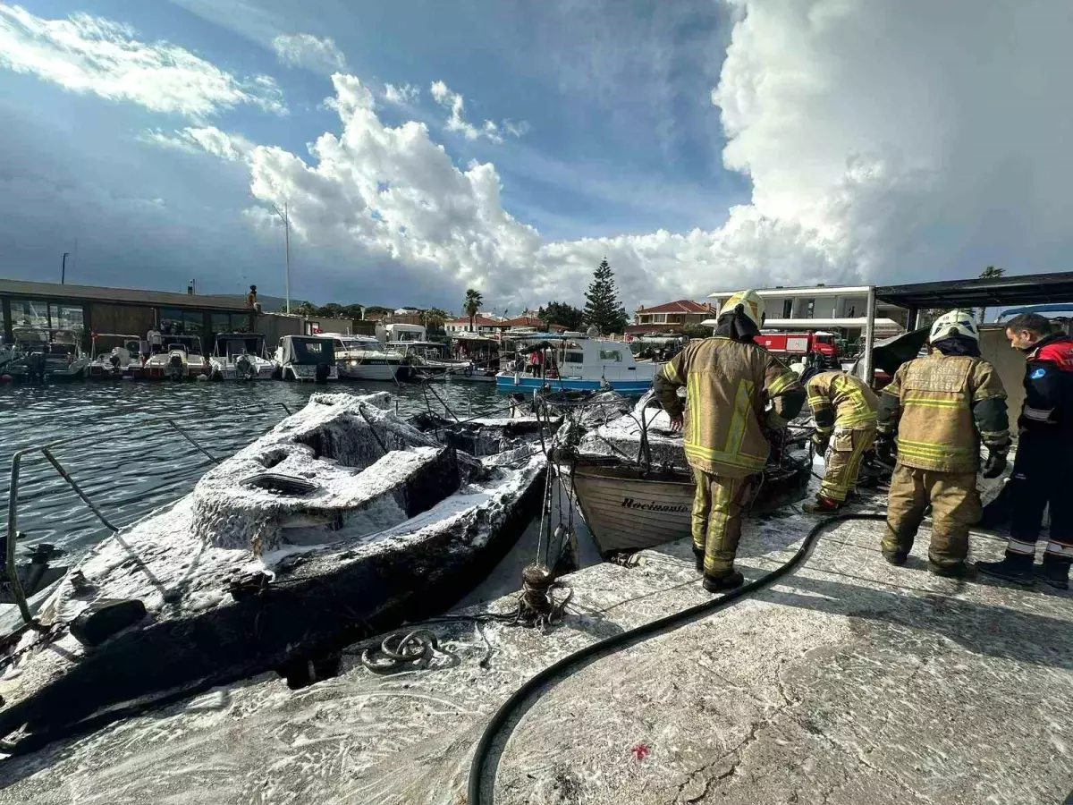 Çeşme’de Tekne Yangını: 7 Araç Alevlere Teslim!