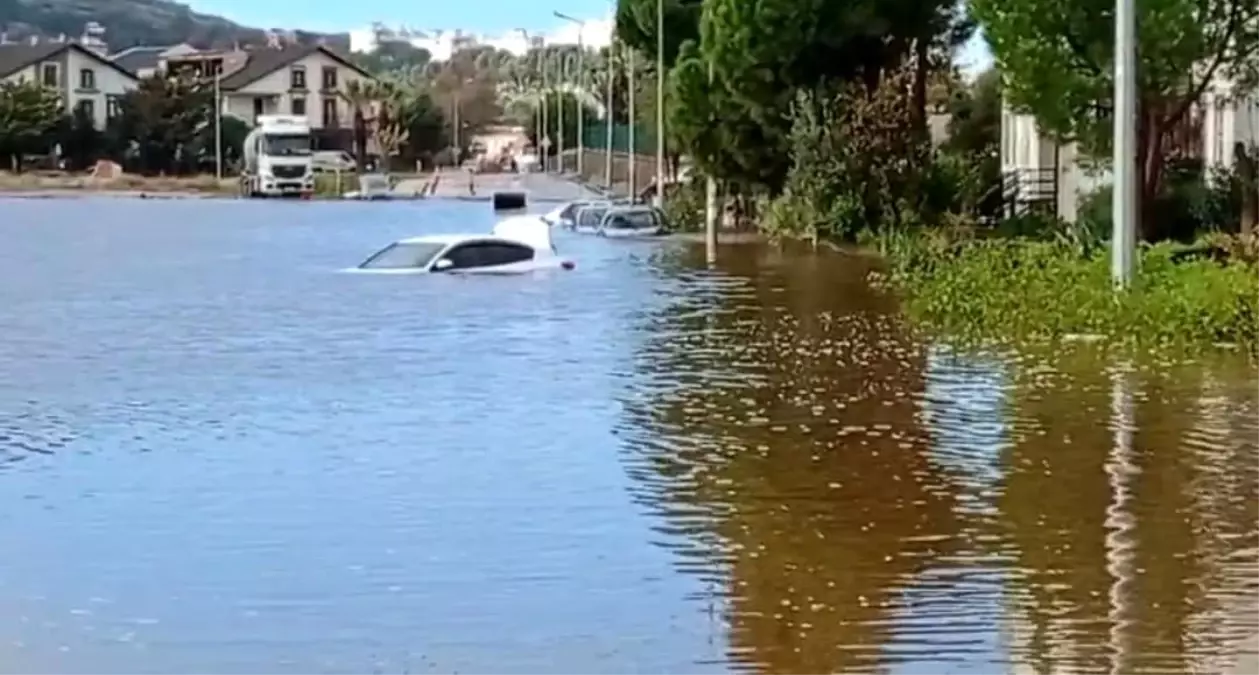 İzmir’de Sağanak Yağışlar Hayatı Felç Etti!