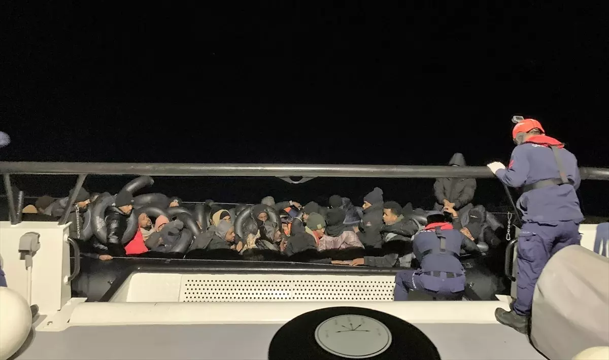 Çeşme Açıklarında 62 Düzensiz Göçmen Kurtarıldı