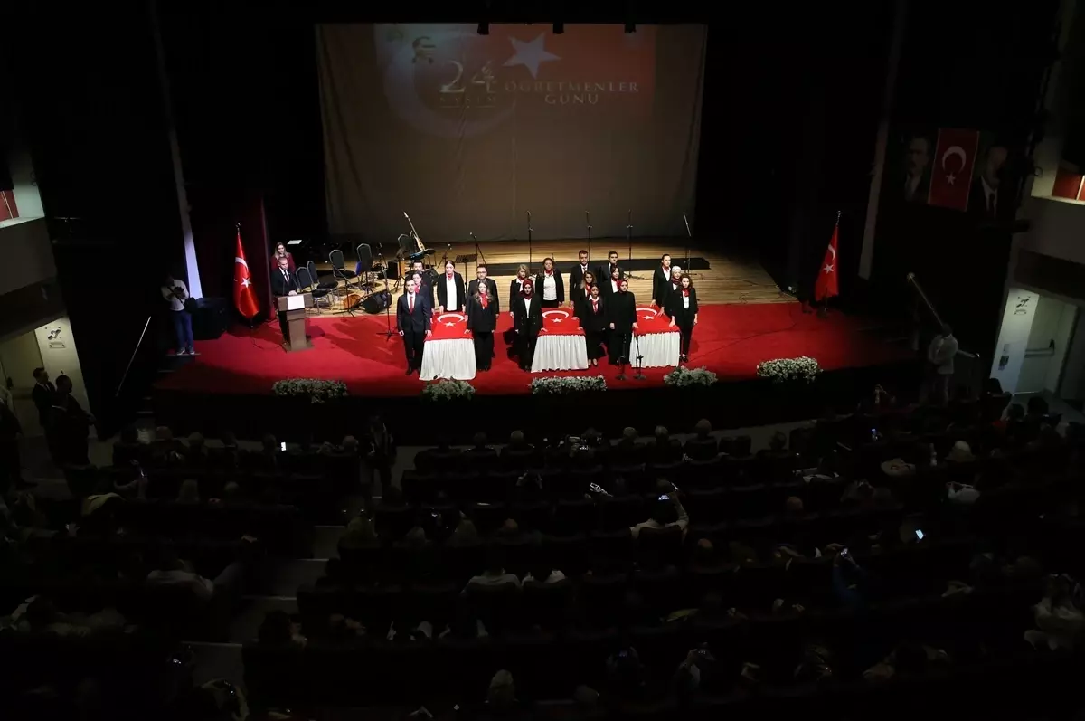 İzmir’de Öğretmenler Günü Coşkuyla Kutlandı!