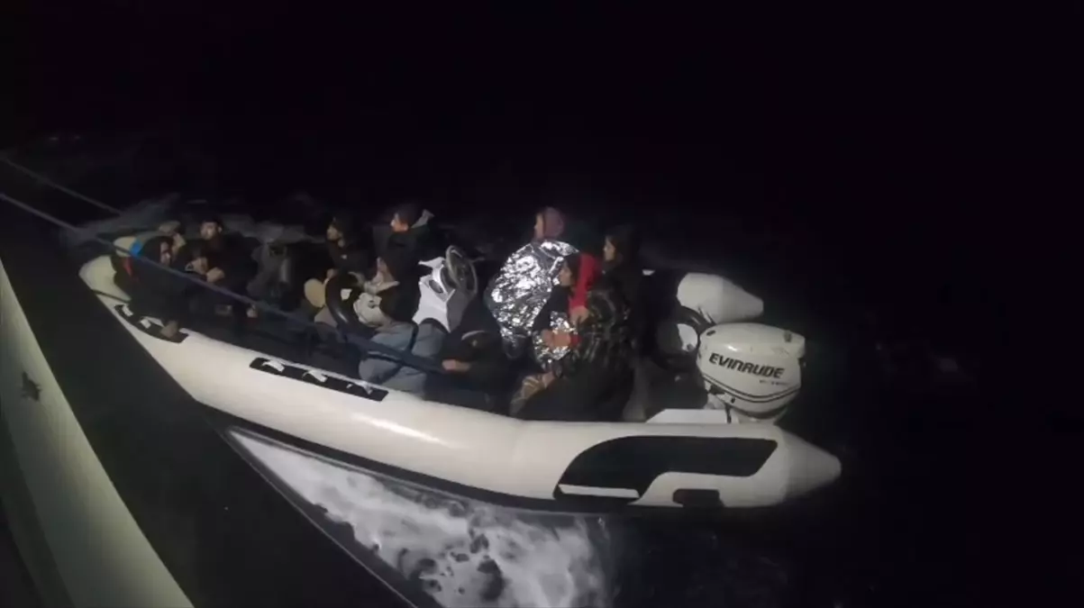 İzmir’de 56 Düzensiz Göçmen Kurtarıldı!