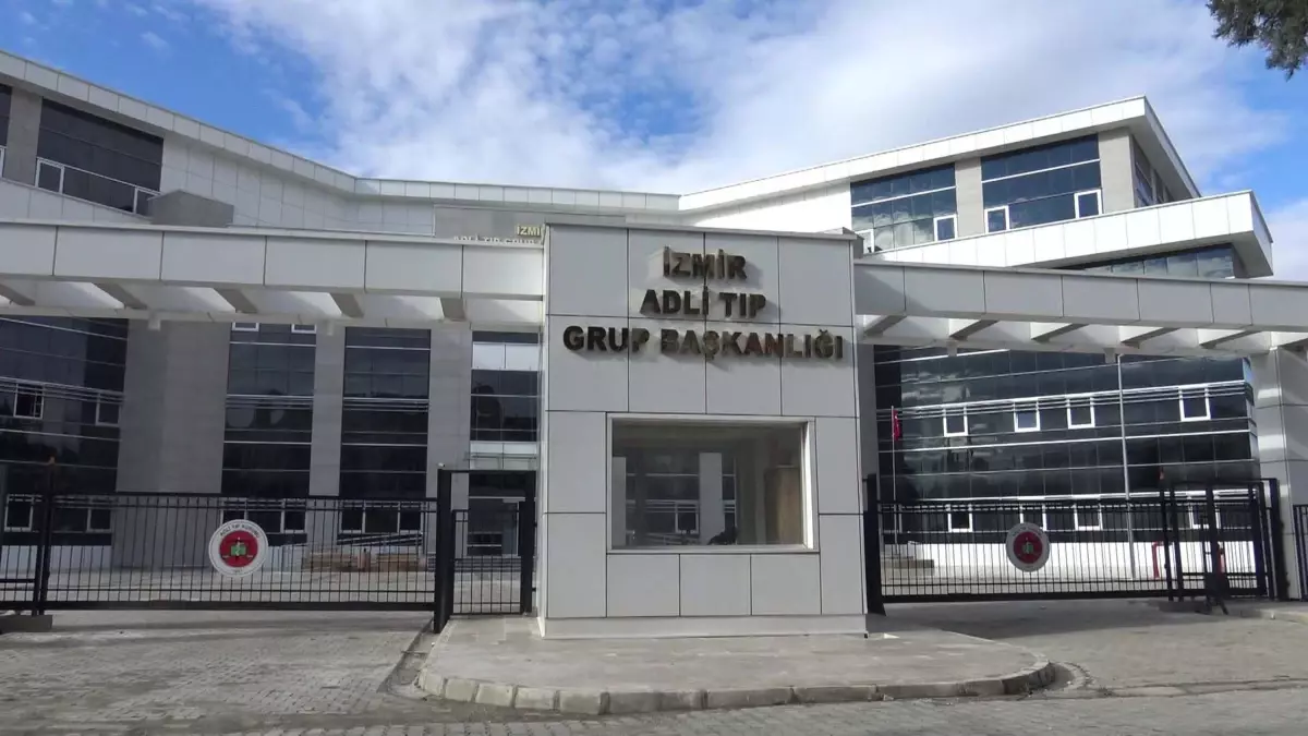 İzmir’de Denizde Ceset Bulundu, Olay Soruşturuluyor