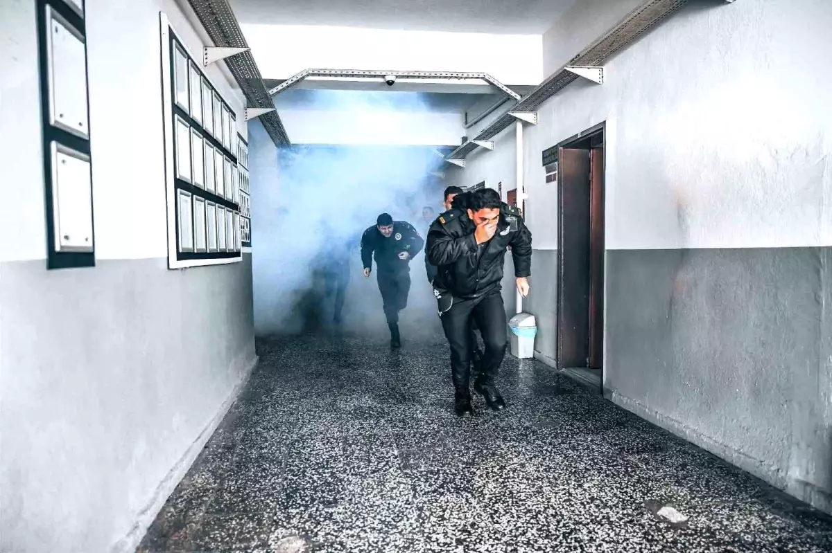 İzmir’de İtfaiyeden Yangın Tatbikatı Gerçekleşti!