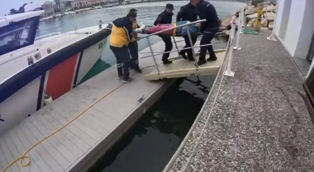 Foça’da Kayalıklardan Düşen Kişi Kurtarıldı
