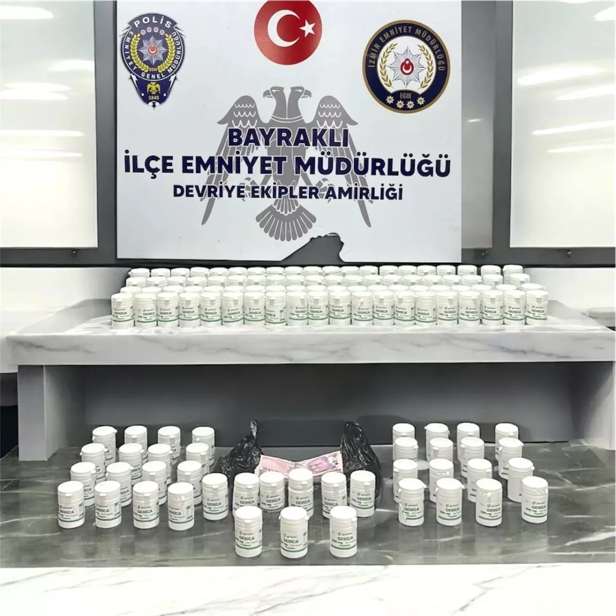 İzmir’de Uyuşturucu Operasyonu: 6 Bin Hap Ele Geçirildi!