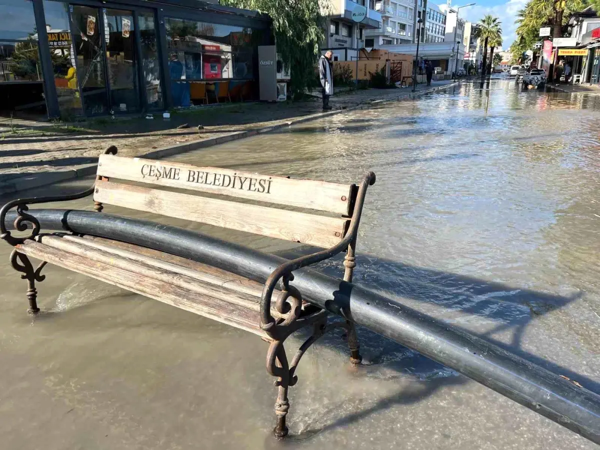 Çeşme’de Şiddetli Yağış Su Baskınlarına Yol Açtı!