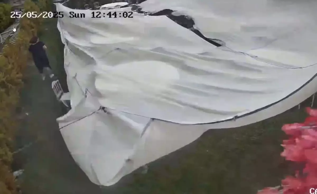 Düğün Salonunda Keder: Dekoratif Kemer Faciası