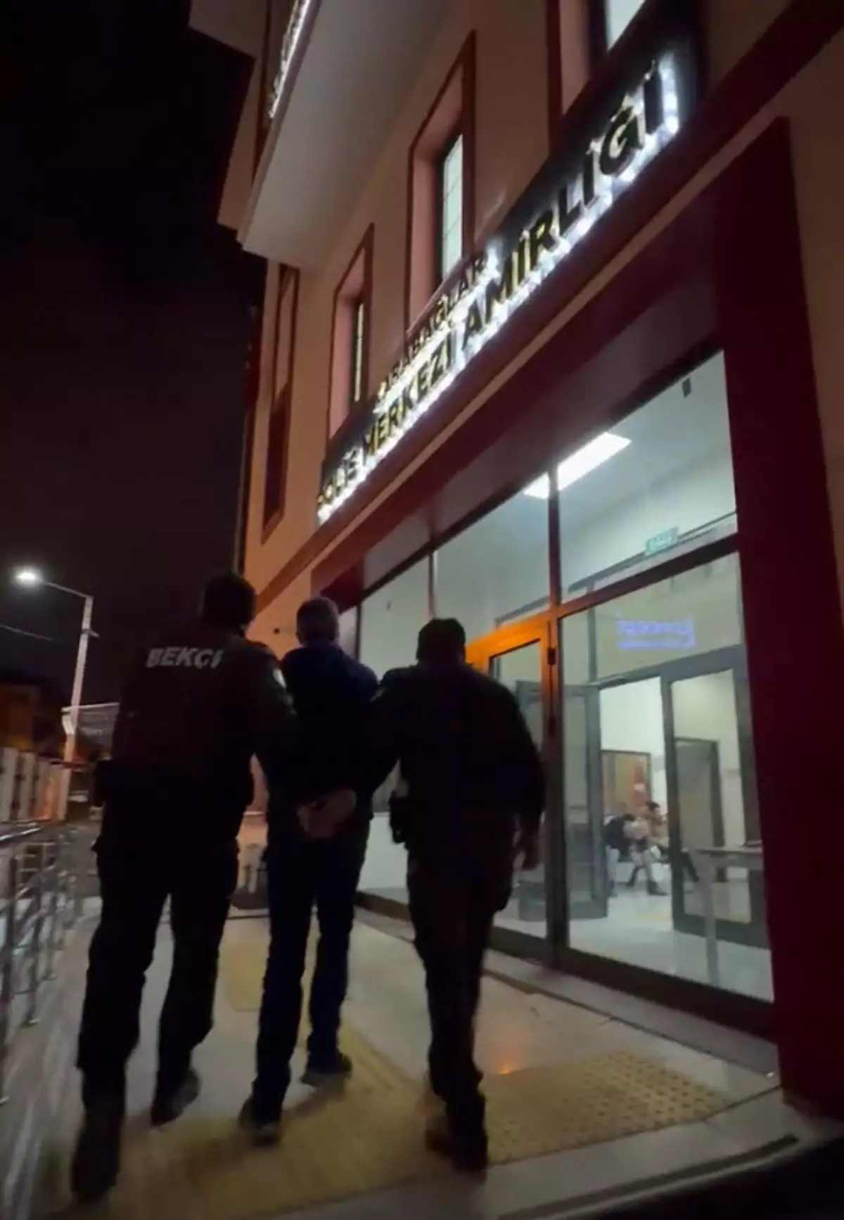 İzmir’de Dolandırıcı Hükümlü Yakalandı!